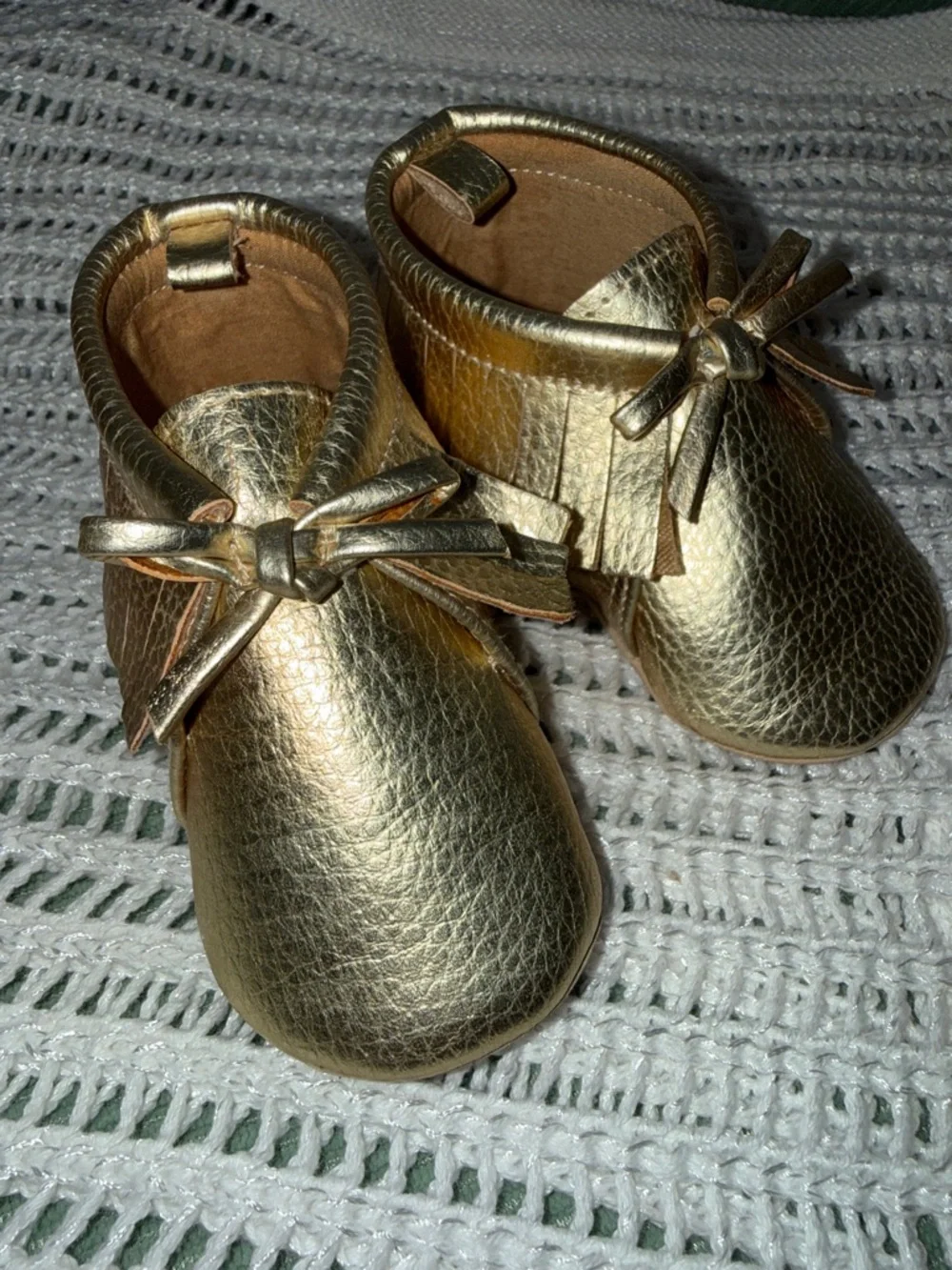 Old Navy 💛💛 Gold Toddler Moccasins 💛💛 w/ Bow - 12-18 months